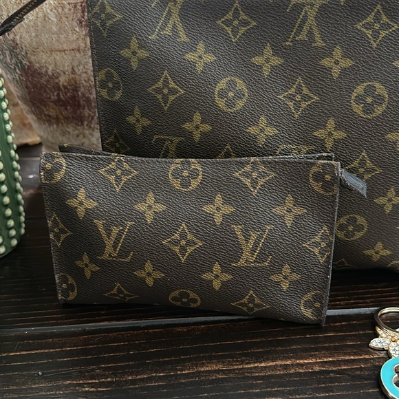 LOUIS VUITTON MONOGRAM POUCH AND MINI MONOGRAM POUCH - Picture 3 of 11
